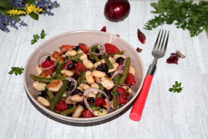 Salade aux haricots verts blancs et rouges recette végétarienne