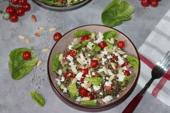 Salade de thon , lentilles vertes et cacahuètes