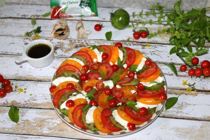 Salade de tomates et mozzarella à la vinaigrette à l'ail noir recette ww