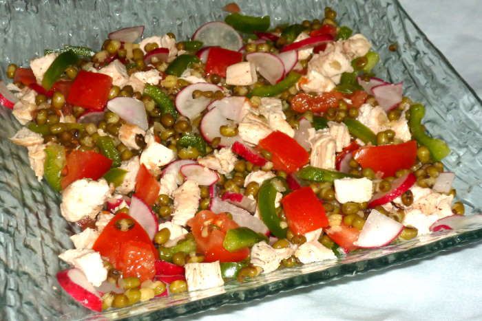 SALADE-composee-haricots-mungo-poulet