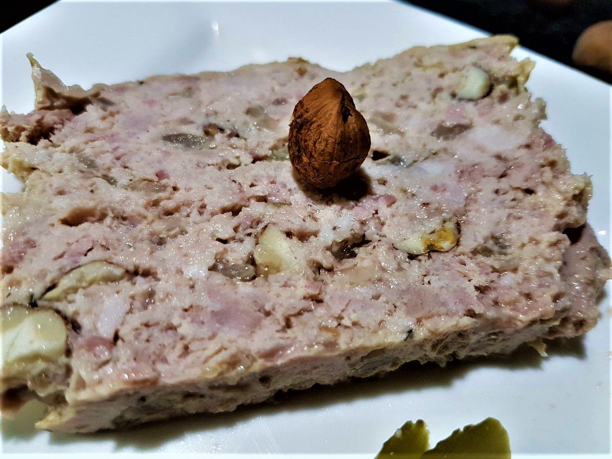 terrine de porc aux noisettes, herbes et Porto