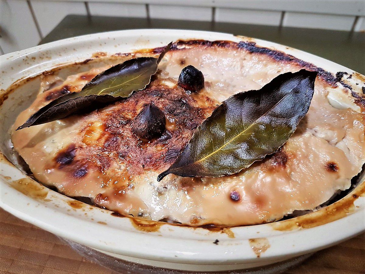 terrine de porc aux noisettes, herbes et Porto