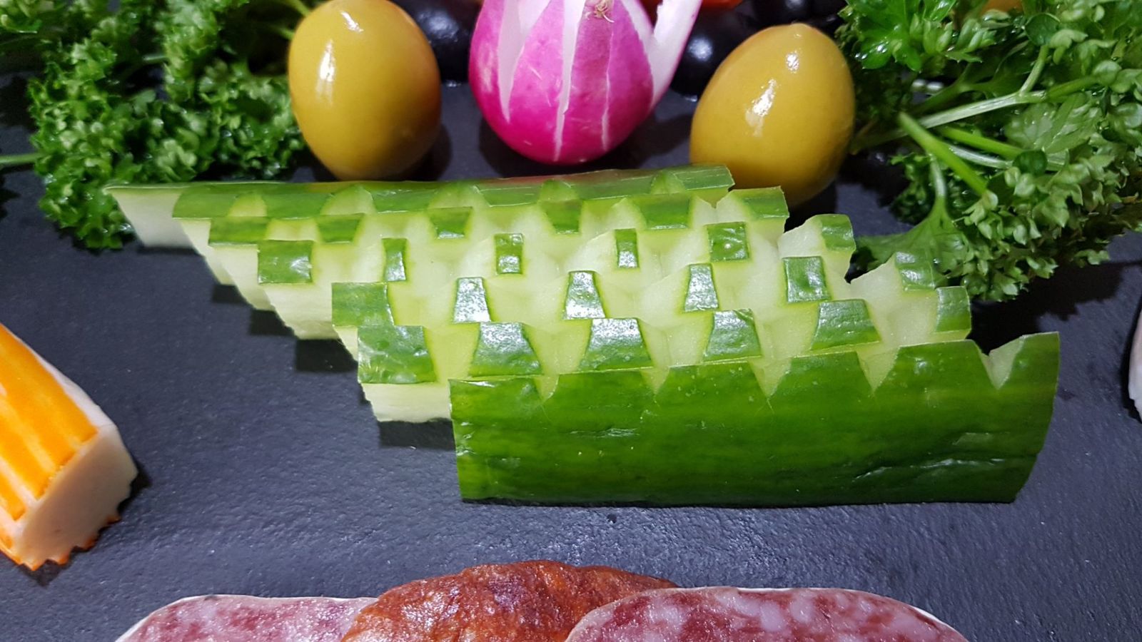 découpe de concombre pour décoration de plats - toc-cuisine.fr