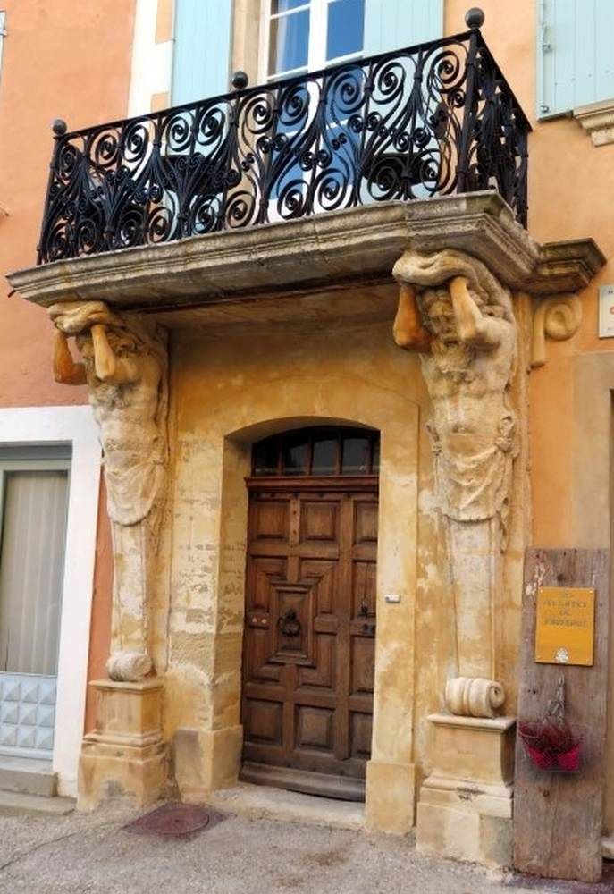 LES PORTES SCULPTÉES DANS LE MONDE