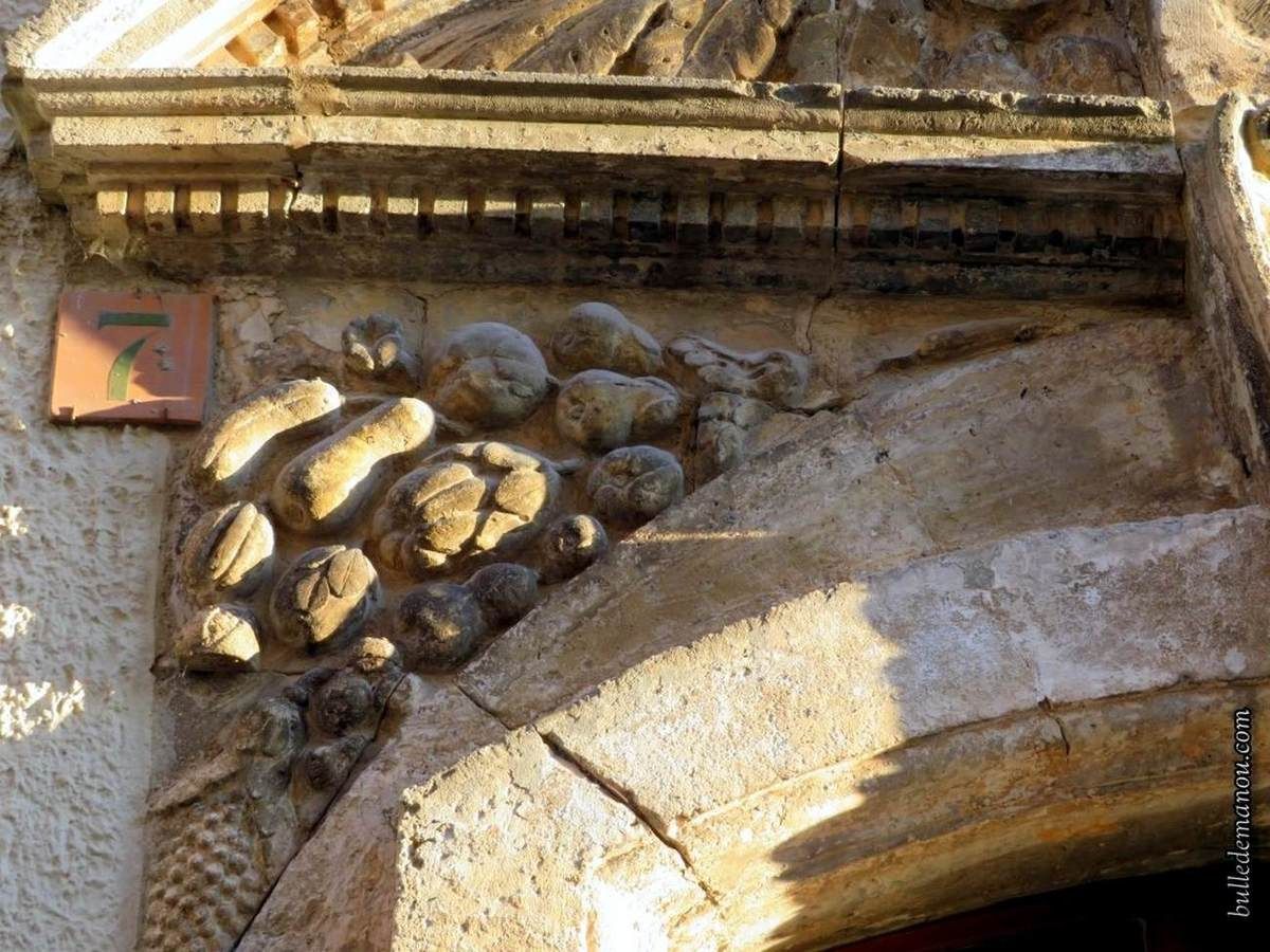 LES PORTES SCULPTÉES DANS LE MONDE