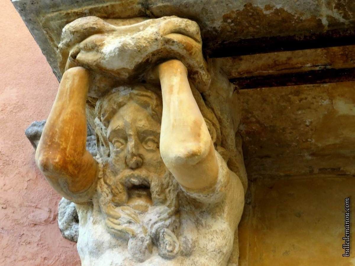 LES PORTES SCULPTÉES DANS LE MONDE