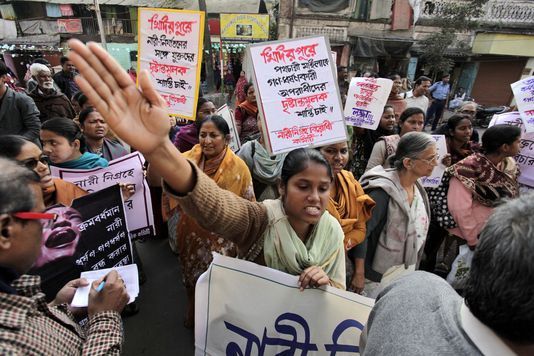 Calcutta : des femmes défilent pour dénoncer un viol en janvier 2014. 