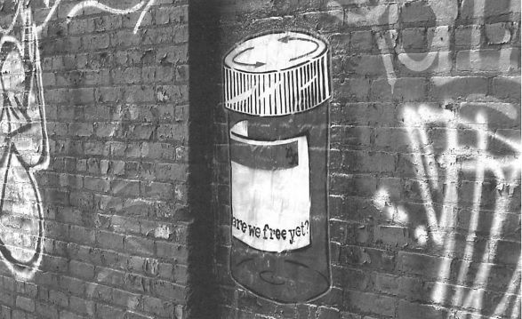 Mais sommes-nous libres ?—affiche au pochoir collée dans Brooklyn, 2003.
