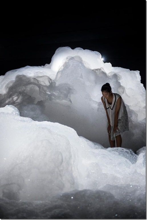 http://www.journal-du-design.fr/art/installation-foam-par-kohei-nawa-38490