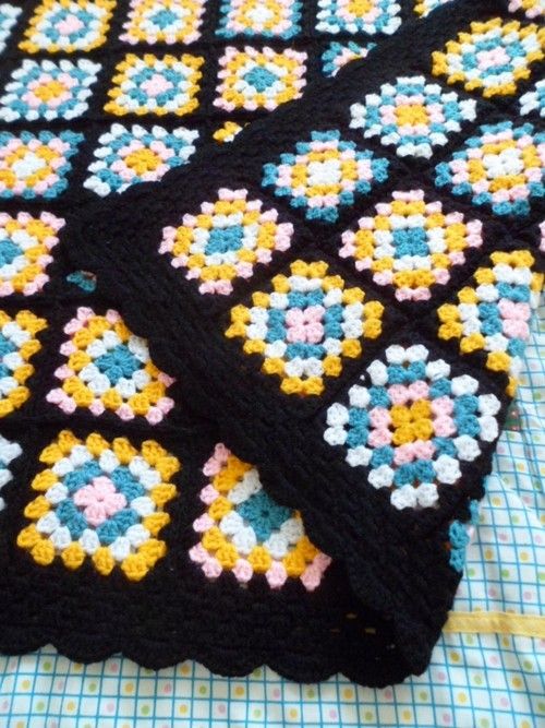 Couverture Patchwork crochet - CréaChiffon