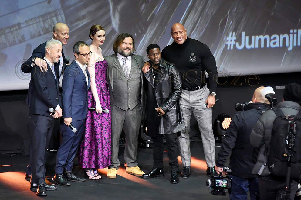 Le cast de Jumanji réunis au cinéma le Grand Rex à Paris pour le lancement du film.
