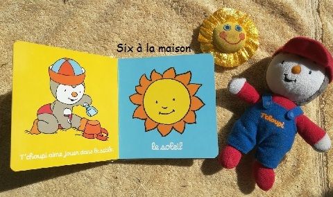 Bébé T'choupi Vive l'été écrit par Thierry Courtin paru aux éditions Nathan.