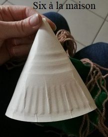 chapeau de sorcière à partir d'une assiette en carton