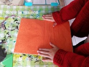 Toucan Box, une box créative pour enfant de 3 à 8 ans, collage du papier de soie pour fabriquer une lanterne citrouille