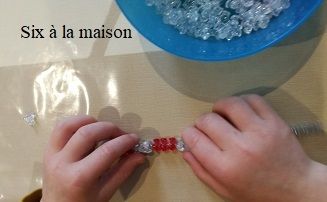 Des décorations pour votre sapin de Noël avec Toucan Box avec des perles
