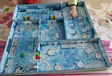 Ice Cool est un jeu de Brian Gomez et paru chez Brain Games Les manchots garnements se déplace pour attraper des poissons