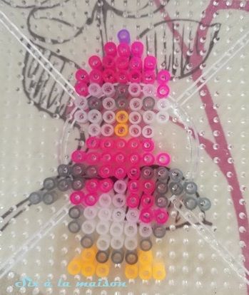 DIY enfants petit manchot pingouin en perle à repasser Hama pour l'hiver modèle