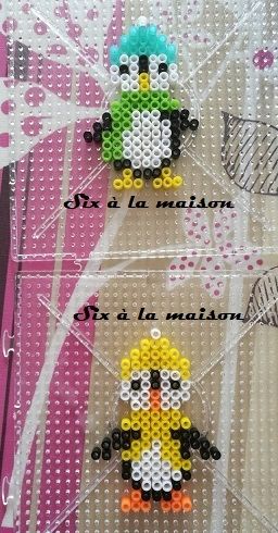 DIY enfants petit manchot pingouin en perle à repasser Hama pour l'hiver avec des bonnets et écharpes bleus et jaunes