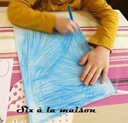 Ours Polaire - activité DIY pour occuper les enfants étape 1 coloriage du fond de la feuille