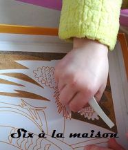 Sablimage coffret les oiseaux activité créatrice de chez Sentosphère étape 1 : on décolle l'étiquette