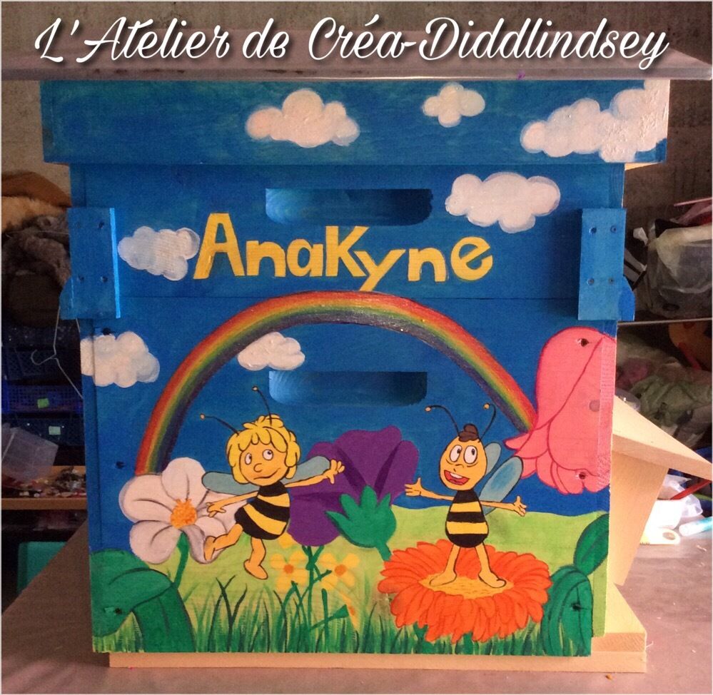 Décoration de notre jolie ruche face 1 : Maya l’abeille