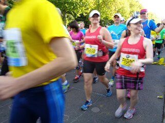 Die hinter mir noch kamen, hatten eigentlich nicht mehr laufen dürfen...aber welch ein Veranstalter macht dies;-) Kanu Tom und viele andere hab ich vorbeilaufen gesehn.