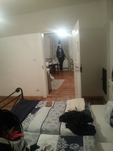 In der Burg Grossfurra herrschen andere Gesetze. Zunächst wurden die dort wohnenden Geister begrüßt! Sie mußten besänftigt werden.Von 6 auf 2 geschrumpften Gästen aus der Brandenburgischem... . Jäger aus den NL, Läufer aus Bayern und der Schweiz und anderen Bundesländern...;-)die Burg war belegt! Die Wohnung "Harzblick" in der obersten letzten Etage nicht vollausgelastet.Wehe jemand öffnet diese Türen... da wohnen sie...