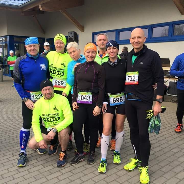 Man trifft sich..Elke, Jeannette, Bianka, Sonja, Antje, Winne, Uwe, Steffen, Wolfgang II, Heiko,Tom und Tom, das Team um Joolsport. Nicht Genannte habe ich aber begrüßt... die (meine) "Laufwelt" trifft sich. Der 4. Platz beim 3. Lauf bringt Punkte im Rahmen der Lausitzlaufserie. Und 3 Stunden waren schon mal ein Vorgeschmack auf das, was 2015 vielleicht noch möglich ist. Keine Frage, dass die Frauen Spitze sind!