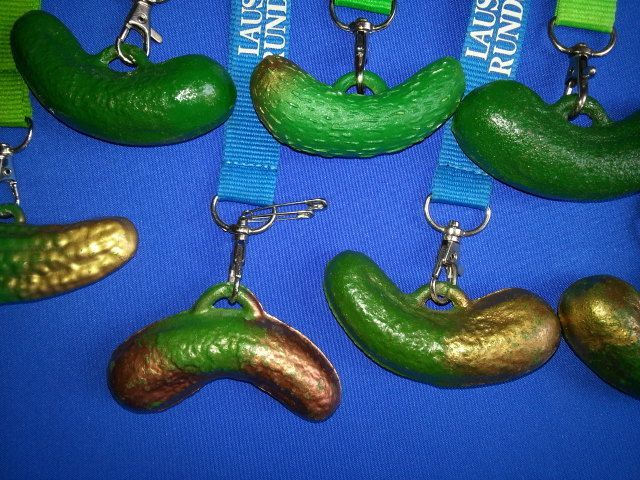 Eine Ausschußgurke! Falsch herum hängend!