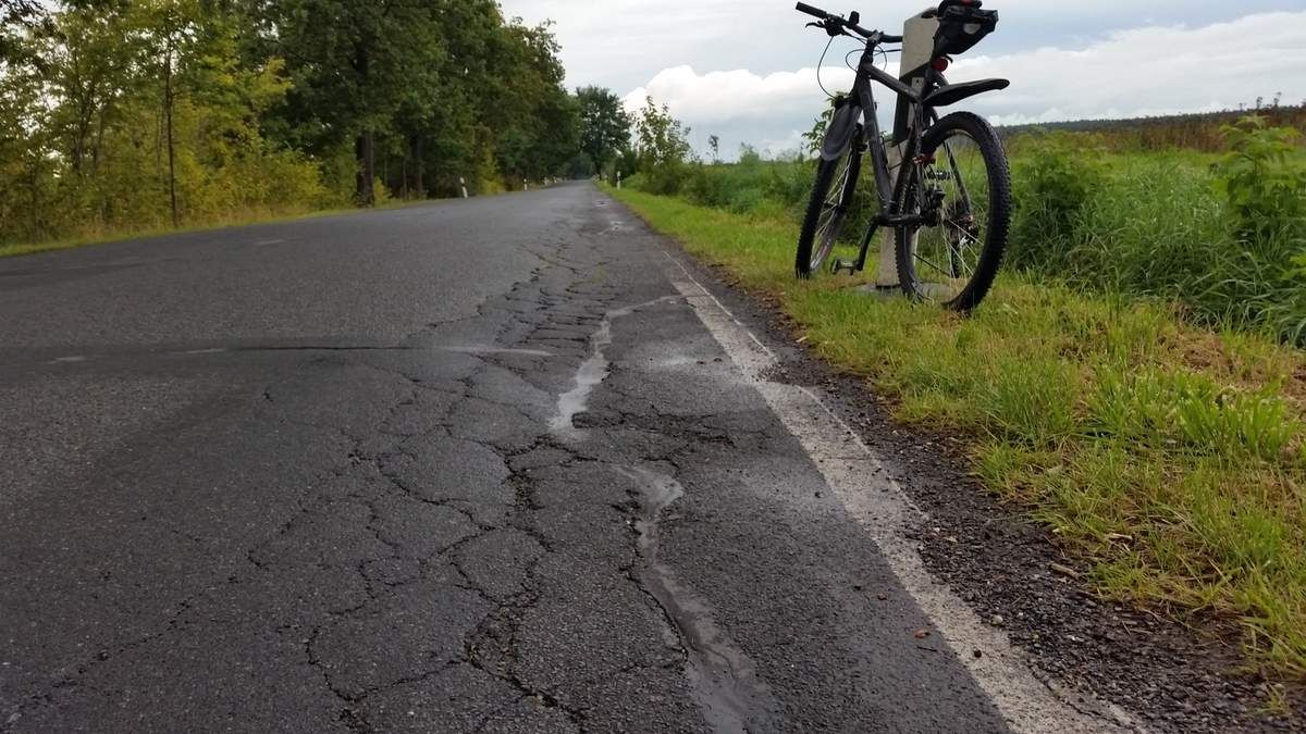 2x an dieser Stelle von der Straße abgedrängelt!