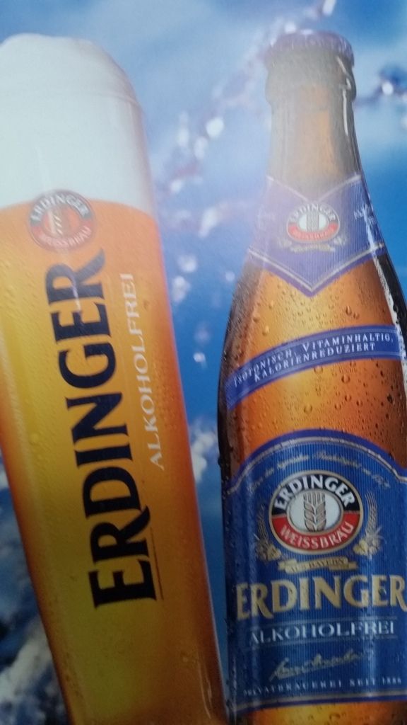 Der Stand des "Team Erdinger Alkoholfrei" hatte sich wieder große Mühe gegeben. Einen eigenen "VIP Bereich". Kaffee, Knabberzeug,Tee....alles reichlich vorhanden. Zwei eigene saubere Toiletten rundeten alles ab. Das Gepäck konnte auch abgegeben werden!