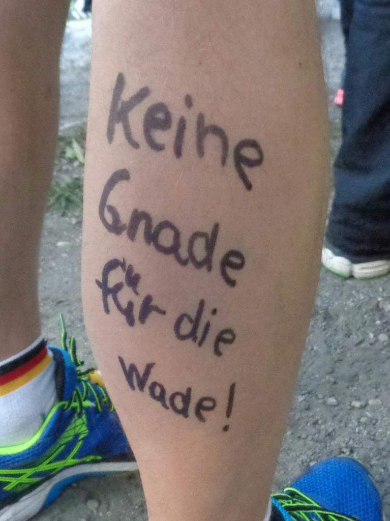Der Stand des "Team Erdinger Alkoholfrei" hatte sich wieder große Mühe gegeben. Einen eigenen "VIP Bereich". Kaffee, Knabberzeug,Tee....alles reichlich vorhanden. Zwei eigene saubere Toiletten rundeten alles ab. Das Gepäck konnte auch abgegeben werden!