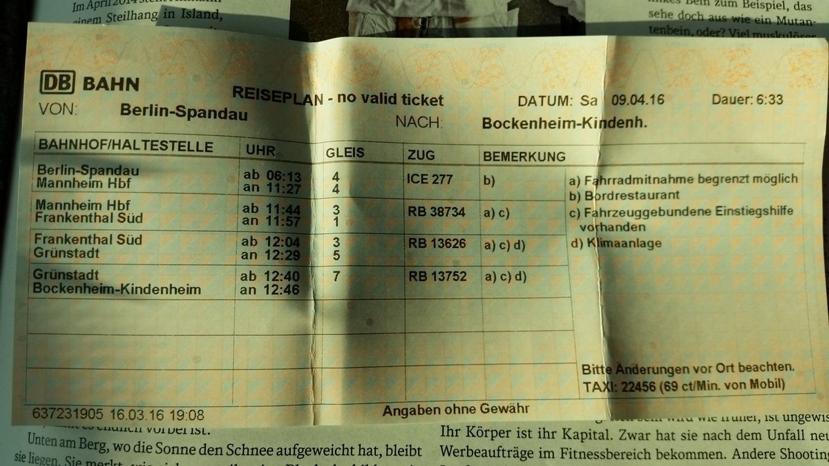 Mal sehen, wer schneller da unten ankommt. Die Autofahrer oder wir Zugfahrer? Ich habs nicht rausgefunden und auch nicht nachgefragt. So bequem waren wir wohl nur wir angekommen.