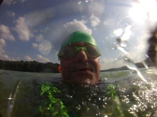 Der Juli ist vorbei! Ich hatte keine nennenswertigen Beeinträchtigungen. Ein Tag mal ja, die ständige Zugluft im Büro, aber inzwischen weiß ich, wie ich manche Sachen schnell wieder gerade gerückt bekomme. Krafttraining habe ich etwas zurückgenommen, dass wird aber wieder hochgeschraubt.