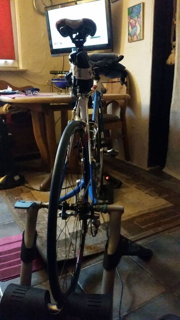 Mit der gebrauchten Rolle kann ich nun endlich mein älteres Spinningrad ausrangieren. Die ersten 50 Km sind gefahren... .