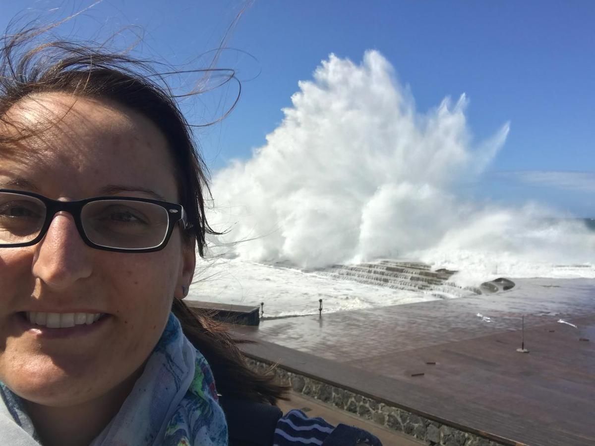 Einer in der Familie muss ja Geld bei dieser Kälte verdienen...Junior rockt die Alm auf Schwarzen Pisten, Kaddelwi macht Teneriffa unsicher.Ich schleich mir zum Dienst!