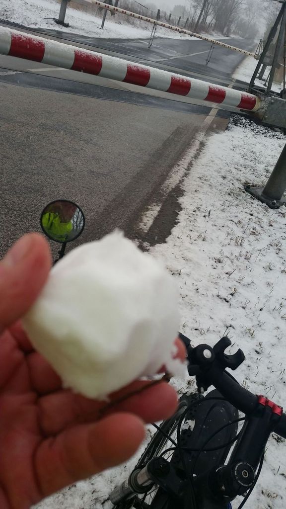 Erst frühlinkt es, dann Blitzeis, heute schneit was.