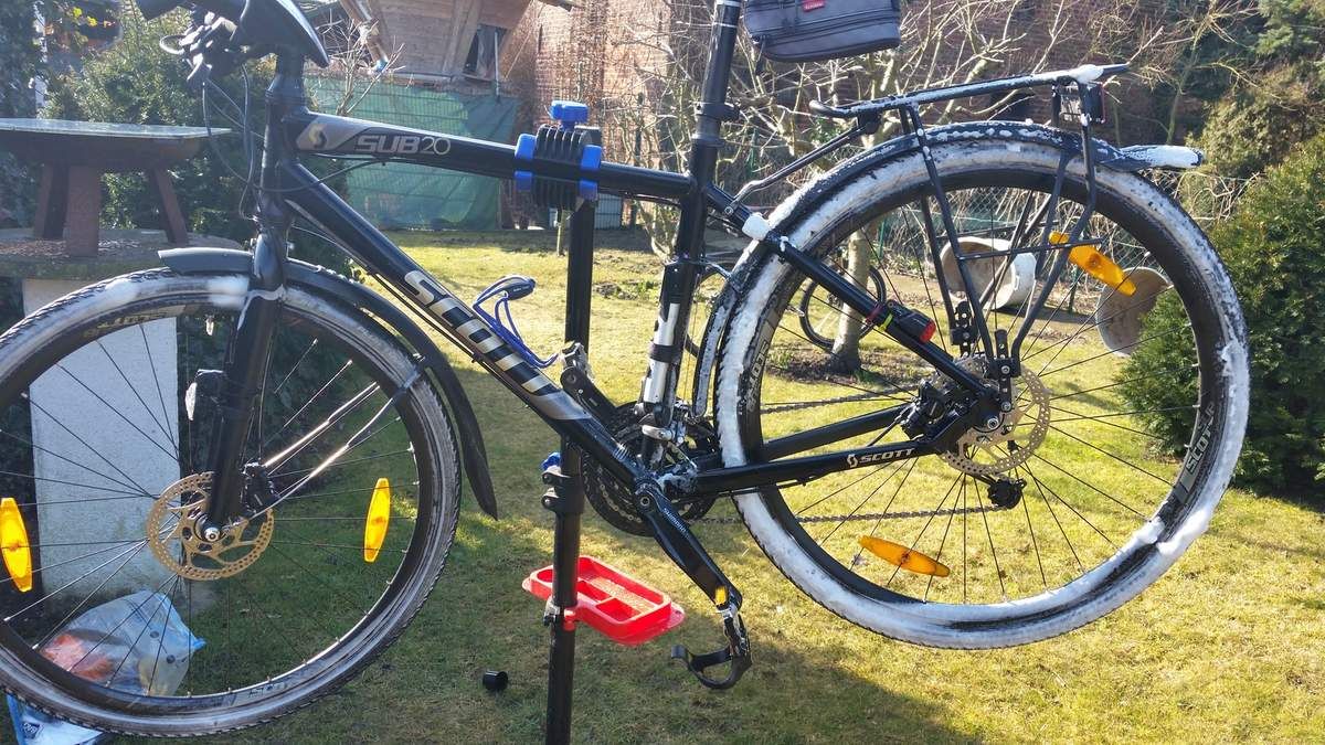 Der erste Frühlingstag! Man konnte sogar den ganzen Tag im Freien verbringen. Also Räder- und Gartenpflege. Die Kraniche sind wieder im Anflug. Die zurückgelegte Radstrecke konnte ich weitestgehend auf GPSIS nachvollziehen.