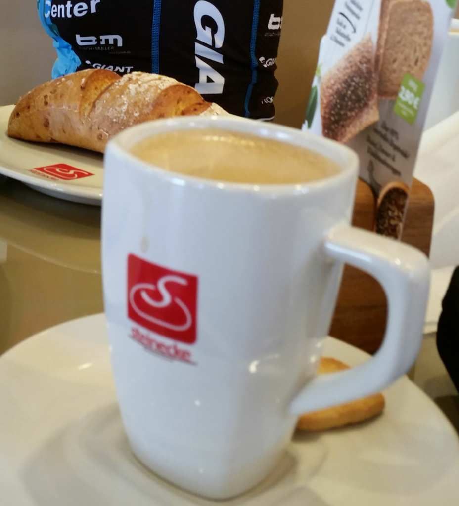 Bevor es losging gab's erst mal einen Kaffee und 1 Brötchen bei Steinecke am sogenannten Einstieg.