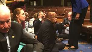 USA : Democrats hold Congress 'sit-in' protest to force gun control vote 