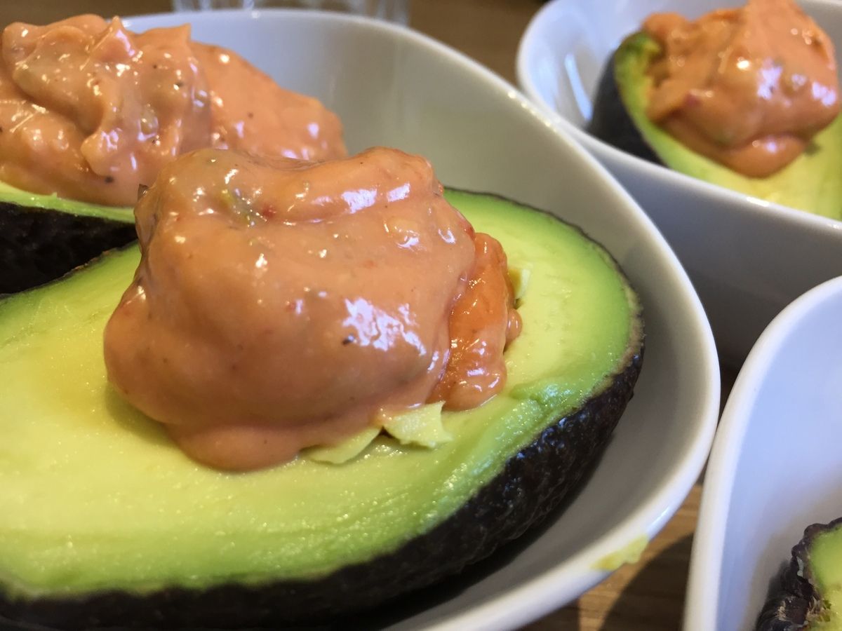 Avocats sauce acidulée