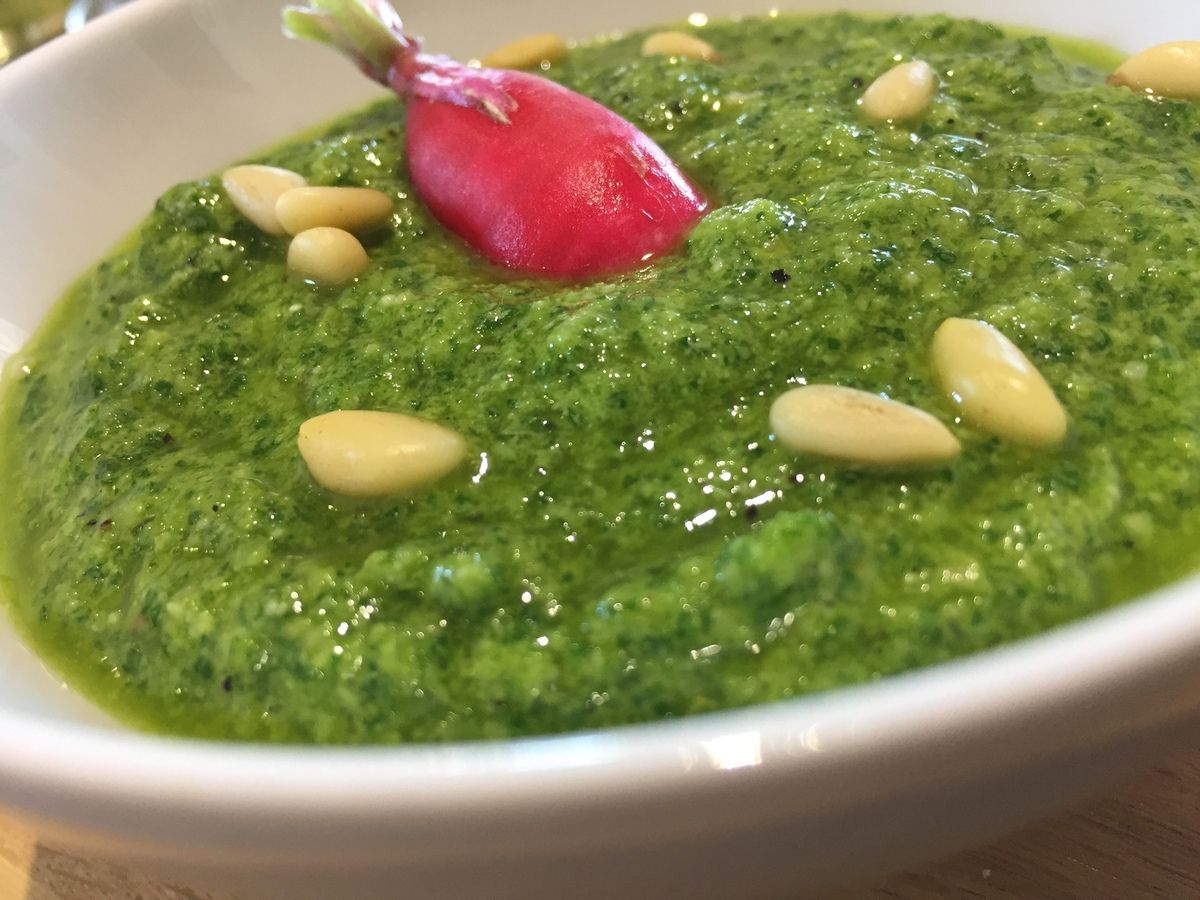 Pesto de fanes de radis