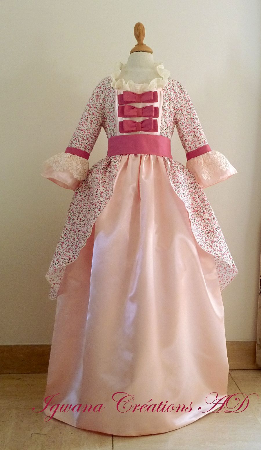 Déguisement robe Marie Antoinette rose - Anne Dubois-Igwana, Création et  confection de robes de mariée sur mesure, robes de soirée et cocktail,  cortèges, capes et accessoires personnalisés.