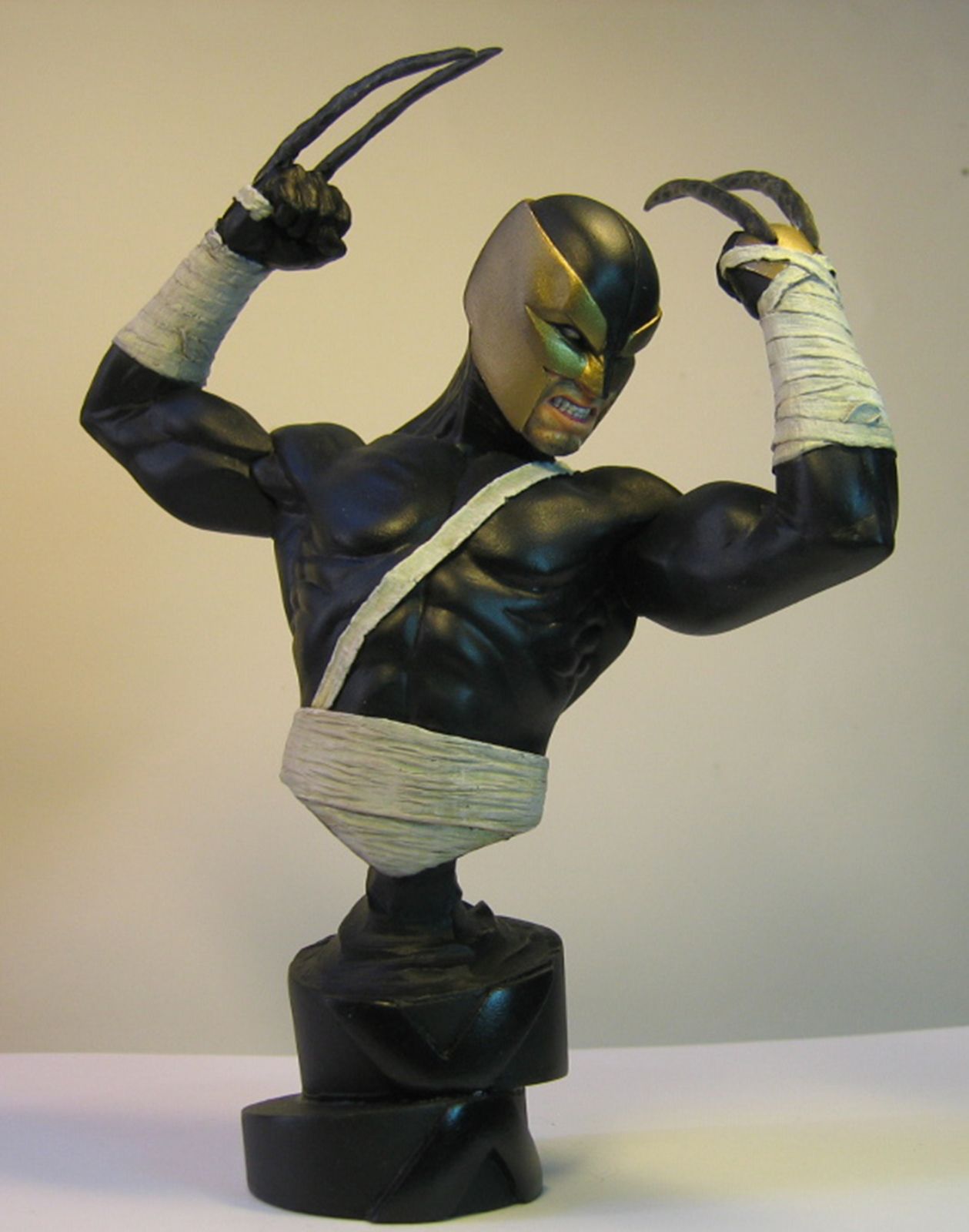 Prix buste garagekit 1/7e : 85 €      contact facebook : Art Guilliams 