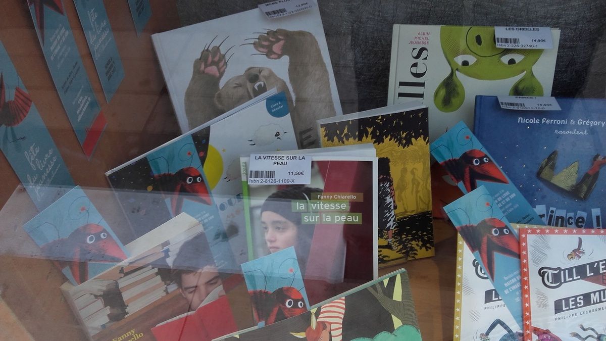 Vitrine de la Librairie Fantasio ce matin