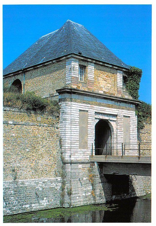 (A2) Cartes Postales Anciennes de Calais Les Monuments