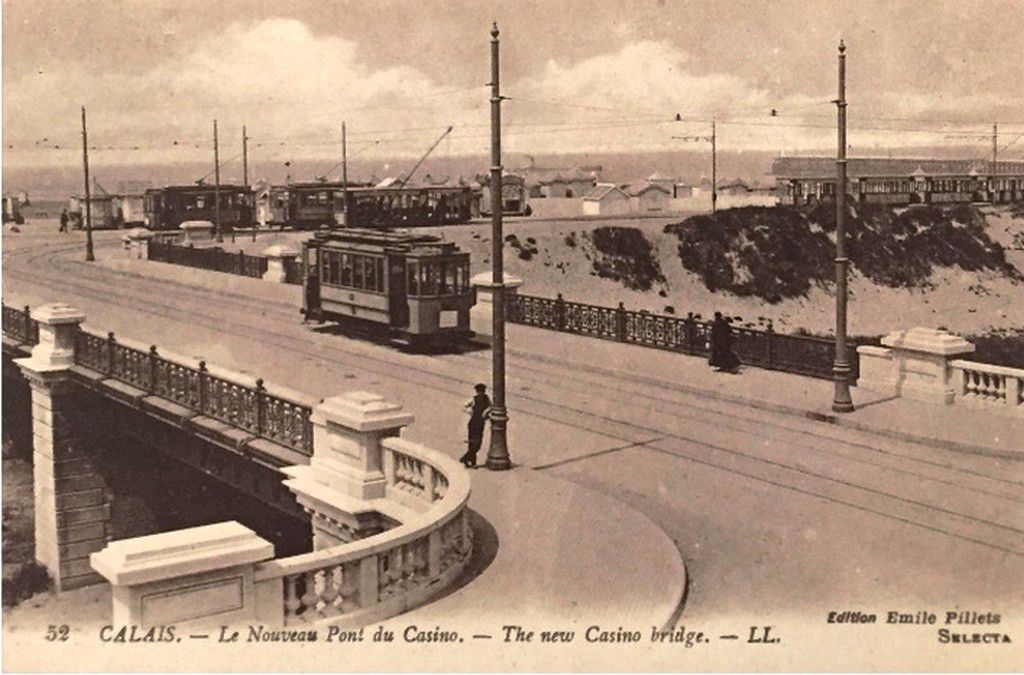 (A11) Cartes Postales Anciennes Calais Les Ponts et Canaux