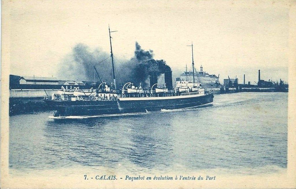 (A18) Cartes Postales Anciennes Calais les Bateaux et jetées