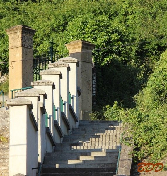 Escalier menant soit au cimetiére soit au chemin pour rejoindre le Witten