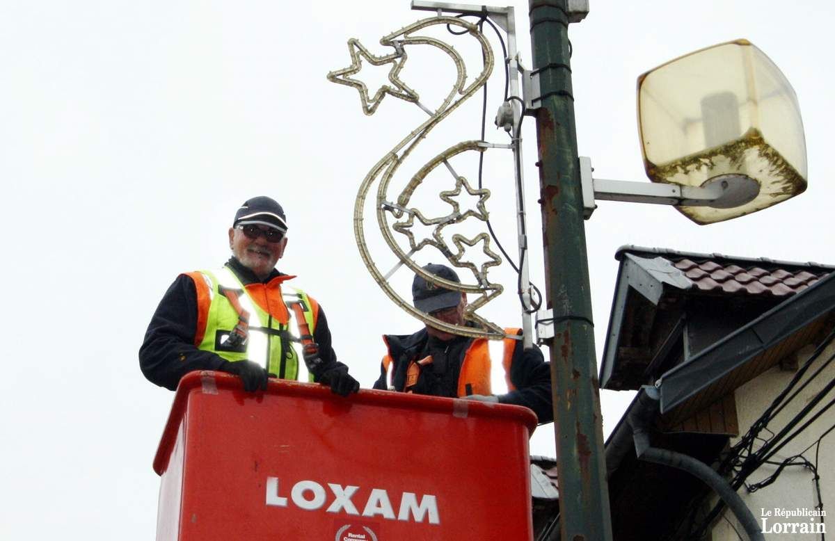 Algrange pose des décorations de Noel